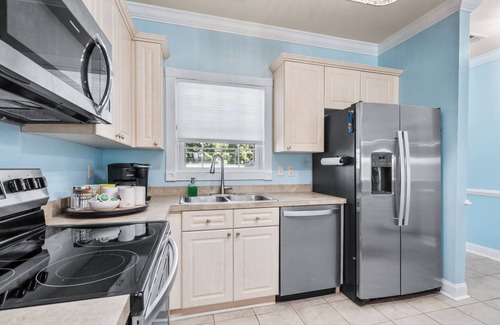 Central Myrtle Beach Condo | 5 Min Drive To The Beach & On The Golf Course!