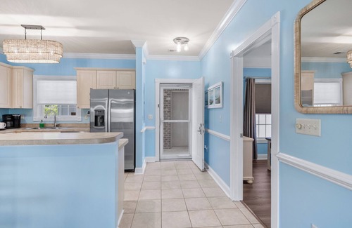 Central Myrtle Beach Condo | 5 Min Drive To The Beach & On The Golf Course!