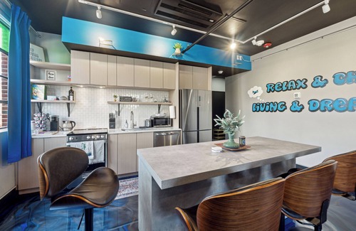College Park Condo | 5 min from Hartsfield International AirportnCharming 1-bedroom condo with WiFi