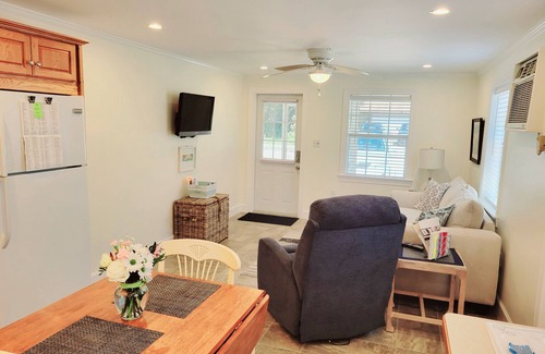Naples Park House | 5 min to Beaches, Available Jan 2026 28 nt min. Beach Pass Incl.