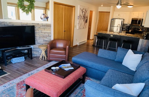 Crested Butte Condo | 5 min to downtown & Mtn views! Two KING Bed/Two Bath EnSuite Condo