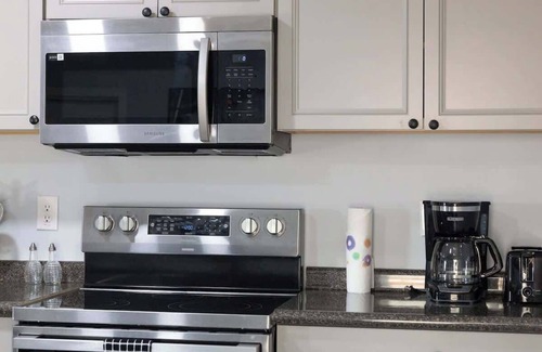 Burlington House | 5 Min to Elon | In Unit Washer + Dryer | Fast Wi-Fi