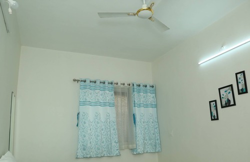 Pune Apartment | 5 min to Highway