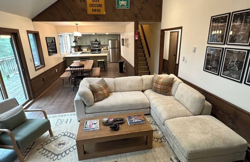Central Vermont- Killington House | 5 Min to Lodges & Town; Arcade & Ping Pong Table; Hot Tub; Renovated