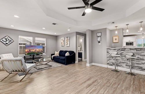 Highland Park House | 5 Min to Riverwalk+Alamo-10 Min to Pearl