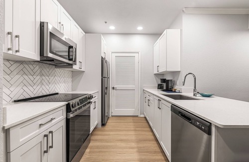 Valencia Apartment | 5 min to Six Flags Magic Mountain/Cozy 1BD Apartment/Community amenities