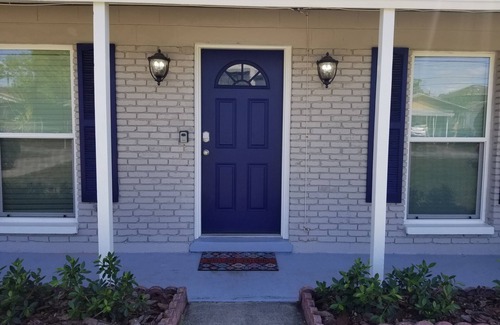 Carver City - Lincoln Gardens House | ✈5 Min to TPA ★Charming Home ★Netflix ✔Long Stays