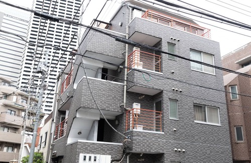 Nishi-Shinjuku Apartment | 5 min. walk from Nishi-Shinjuku 5-chome Station & Table bed & 20 sq.m. with veranda