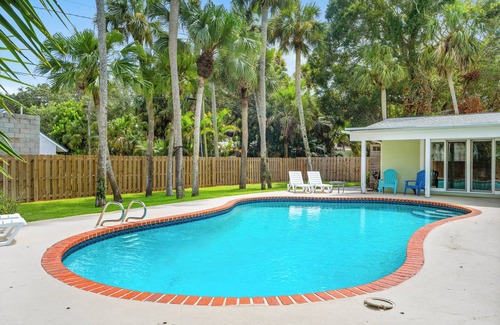 Central Beach House | 5 Min Walk - Golf Cart Included - Central Beach - House w Large Backyard & Pool