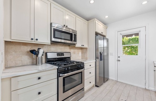 Singer Island Villa | 5 min Walk to Beach ~ Pool ~ Beach Chairs