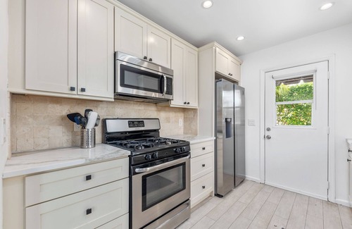 Singer Island Villa | 5 min Walk to Beach ~ King Bed ~ Beach Chairs