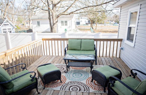 Villas Cottage | 5 Min Walk to Beach, Art Filled, Maker Space, New Reno, Sunsets, Sole Cottage