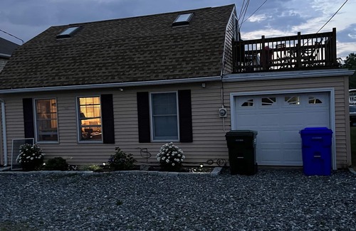 Noank Cottage | 5 min walk to beach! 3-bed cottage