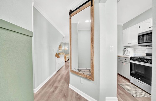 West Panama City Beach Condo | 5 min walk to beach | PetsOK | Beach Amenities | WiFi, Close Parking and no elevators