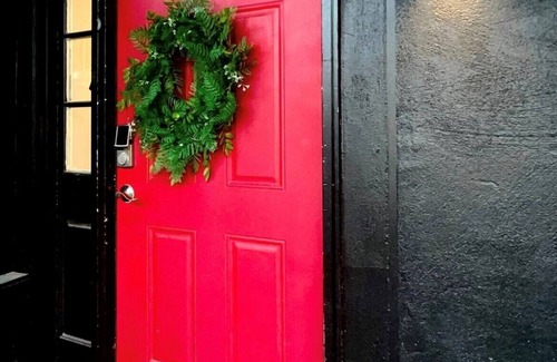 East Allegheny Apartment | 5 mins from Acrisure Stadium, PNC Park & Stage AE