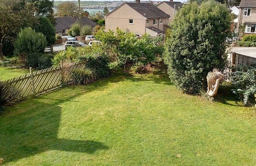 Rock House | 5 Mins From Beach, House in Rock, Cornwall With Sauna and Garden