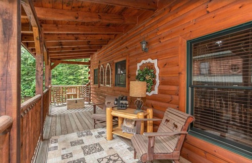 Hemlock Hills Cabin | 5 Mins from Rocky Top Sports Complex ⭐️ Theater & Game Room