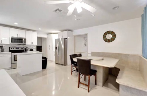 Boynton Beach Apartment | 5 Mins from the Beach! Private Pool and Hot Tub, Mini-Golf & Entertainment