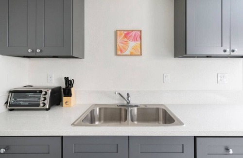 Alhambra Apartment | 5 Mins to DT Alhambra - Homey 2BR Apt W King Bed