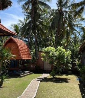 Bondalem House | 5 mins to the Beach with Tropical Garden