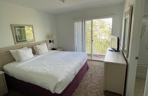 Kissimmee Resort | 5 minues to the theme park. Family sized communy pool