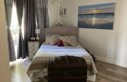 Sorrento House | 5 minuets to BEACH and MARINA sunsets Transport at front