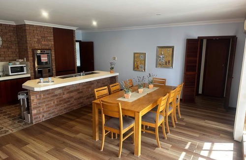Geographe House | 5 minute stroll to the beautiful beaches of Geographe Bay