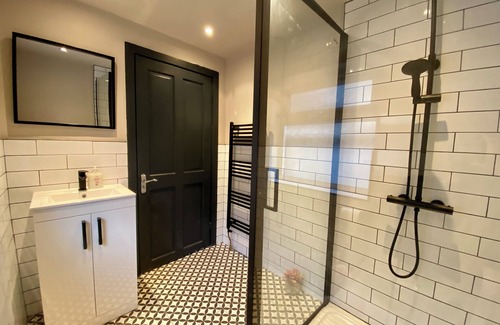 Everton House | 5 minute walk to Anfield stadium and perfect location for the Liverpool Centre