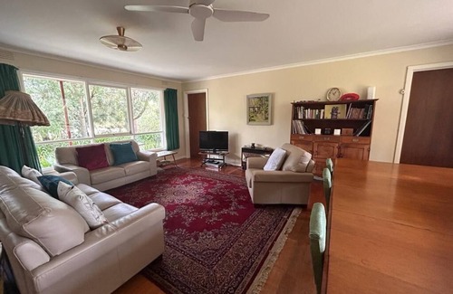 Balnarring Beach House | 5 minute walk to Merricks Beach from comfortable beach shack