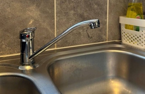 Newbury Park House | 5 Minute Walk to Central London Tube Modern 3 bed House