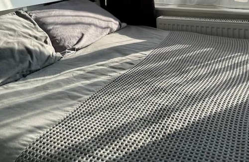 Newbury Park House | 5 Minute Walk to Central London Tube Modern 3 bed House