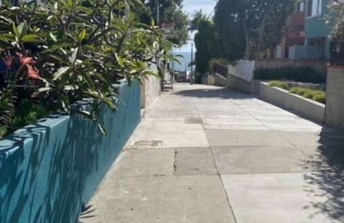 The Strand Apartment | 5 Minute Walk to the Beach from your Studio