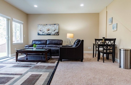 Bethany Apartment | 5 Minutes Bethany Village NW Portland One Bedroom