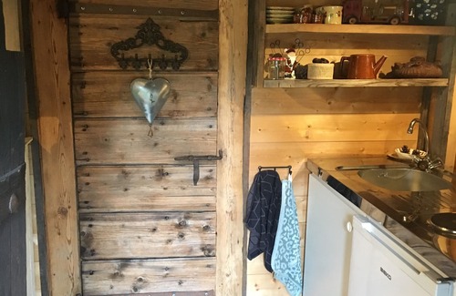 Les Carroz-d'Araches Ski Chalet | 5 minutes from the ski slopes, lovely wooden mazot for unforgettable moments.