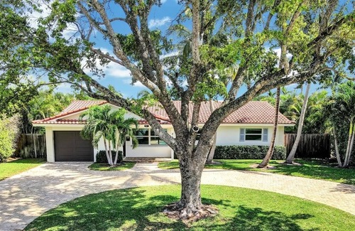 Lake Ida Shores House | 5 minutes from beach! Beautiful remodeled home w/ pool in the best neighborhood.