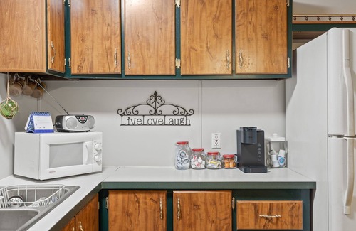 Baxter House | 5 minutes from Burgess Falls! Fish, canoe & paddle boating on private property.