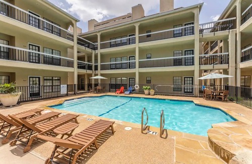 Dallas Condo | 5 minutes from DAL Airport! Renovated 2 Bed 2 Bath Condo with Pool