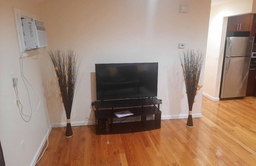 South Jamaica Apartment | 5 minutes from JFK, near local hospitals, and schools fully furnished Corporate