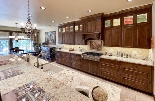 Oregon Water Wonderland House | 5 minutes from Sunriver - On the Deschutes River with 200-feet of frontage