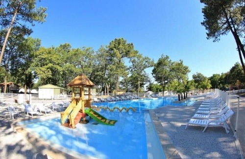 Saint-Augustin House | 5 minutes from the beach! Spacious mobile home with covered terrace