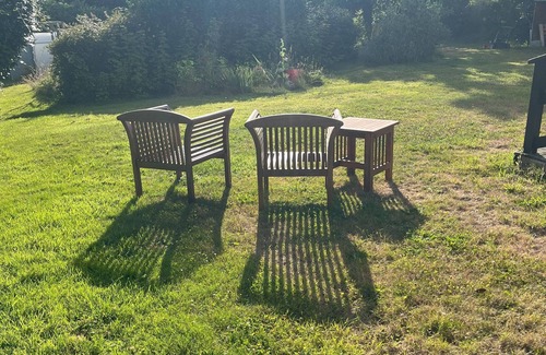 Breles Apartment | 5 minutes from the sea, apartment in the heart of a large garden. Pets allowed