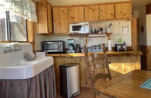 Paulden Cabin | 5 minutes from the world-famous Gunsite Firearms Academy!