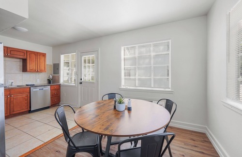 Highlands - Perkins Apartment | 5 Minutes from Tiger Stadium/King Bed