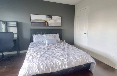 Vaughan House | 5 minutes to Canada's Wonderland, Vaughan Mills. Semi-detached 3 BDR in Vaughan.