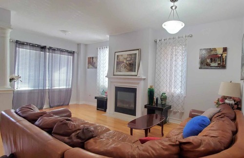 Vaughan House | 5 minutes to Canada's Wonderland, Vaughan Mills. Semi-detached 3 BDR in Vaughan.