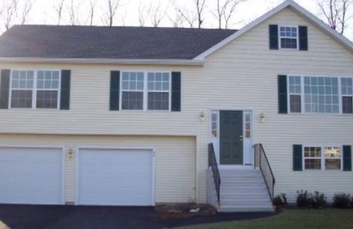 East Hartford Apartment | 5 minutes to major hospitals and Rentschler Stadium