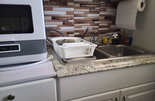 Montville House | 5 minutes to Mohegan Sun Casino: Cozy and Convenient!