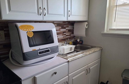Montville House | 5 minutes to Mohegan Sun Casino: Cozy and Convenient!