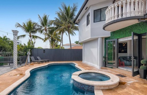 Eastern Shores Villa | 5 minutes to sunny isles beach