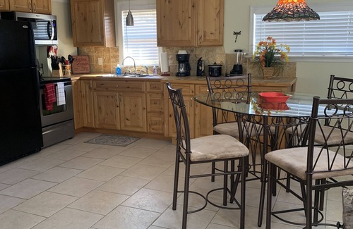 Englewood House | 5 minutes to the Englewood Beach!